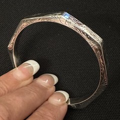 VINTAGE ESTATE STERLING SILVER HAND CARVED PUFFY OCTAGON BANGLE BRACELET 7 1/8”