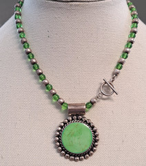 Vintage Mexico 925 Sterling Necklace Green Stone Pendant Glass Beads 16″ Toggle