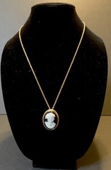 Vintage Goldtone Avon Black & White Cameo Rhinestone Pendant Brooch Pin Necklace