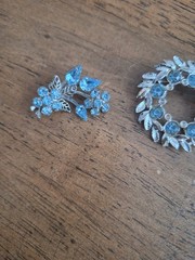 Vtg 1950s-1960s 3 Piece Jewelry Set 2 Brooches 1 Pendant No Chain Silver Blue