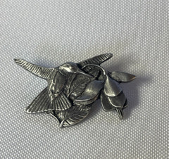 BIRDS AND BLOOMS PEWTER HUMMINGBIRD PIN BROOCH PREMIER ED 1995. Simulated