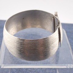 Vintage Brushed Silver Tone 1″ Wide Wrap Tension Close 7″ Belt Bracelet