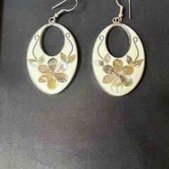 Vintage 70s Alpaca Earrings Modern Cut Away OVAL Enamel Inlaid MOP Silver 2″