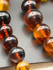Vintage Castle cliff Amber-Lucite Bead Necklace 15.5” Graduated Brown Yellow