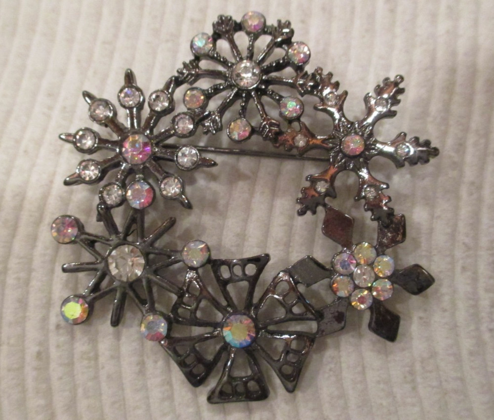 Beautiful Vintage Gunmetal Black Aurora Borealis Rhinestone Snowflake Brooch KC