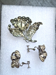 Vintage Brooch Pin flower shaped with rhinestones + 2 Earrings set of 3 pieces