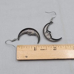 Vintage Man in the Crescent Moon Pierced Earrings Silver tone Dangle 1.25″