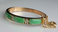 18K YELLOW GOLD JADEITE JADE & DIAMOND OVAL HINGED BANGLE BRACELET SIZE 6”