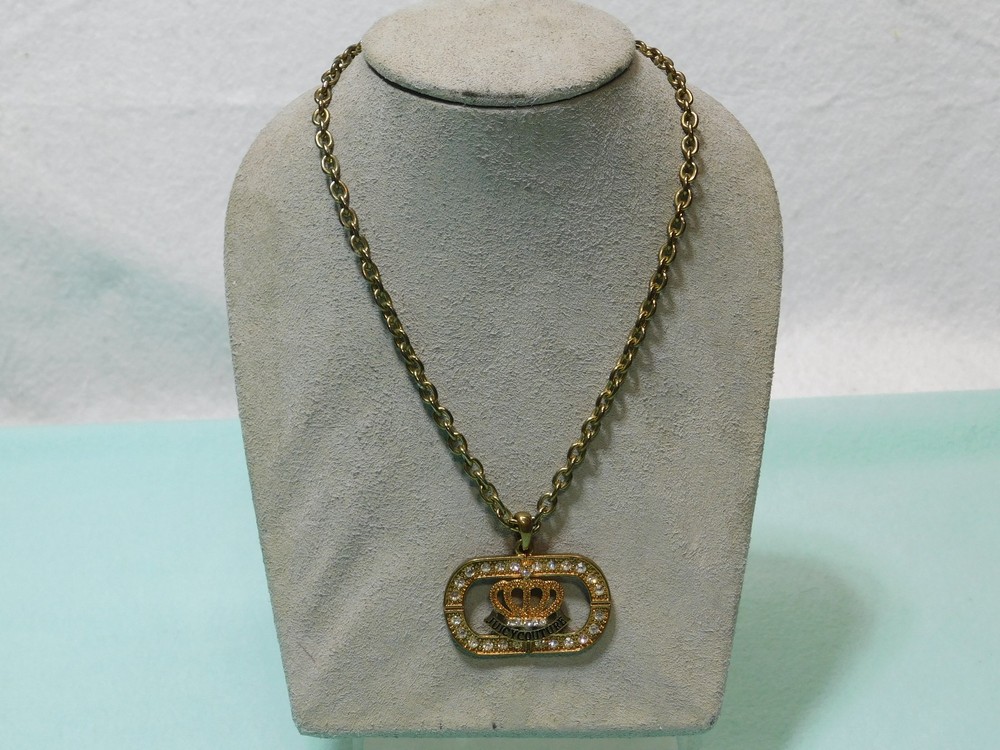 Juicy Couture Pendant 18″ Necklace in VG Cond.