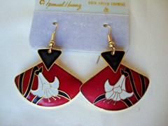 VINTAGE 1970s SAMUEL HUANG DESIGNER CLOISONNE IRIS BLACK CREAM & RED EARRINGS