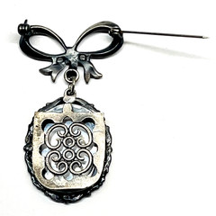Vintage Romantic Victorian Style Bow Pin Brooch Wearable Picture Frame Dangling
