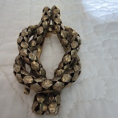 Vintage Antique Novelty Brooch – Filigree Rope Pile Knot – Gold Tone Metal
