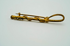 Antique Gold Plate Horse Whip Rhinestone Brooch 4.5cm JB29