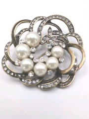 Vintage Nina Ricci NRT Brooch Faux Pearl Rhinestone Swirl Wreath GT Pin 2 in D