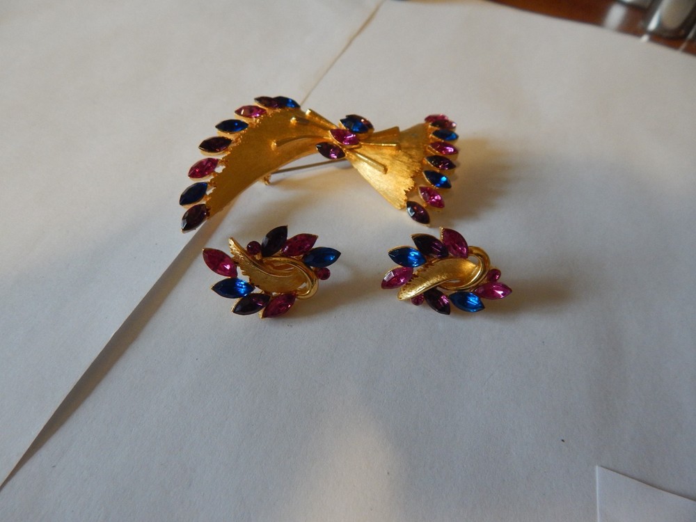 VTG 1960S JJ JONETTE 3 PIECE SET GOLD TONE BLUE RHINESTONES COLORED EARRINGS PIN