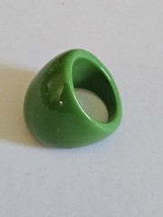 Vintage Retro Style Green Lucite Plastic Some Ring Size 9