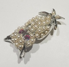 Vintage Pearl & Rhinestone Owl Bird Brooch Pin