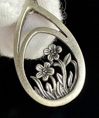 Vintage MEDICI Signed Flower Teardrop Pendant Chain 18in Necklace Lovely Ladies