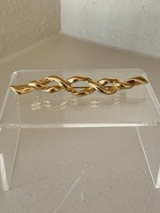 Monet Gold Tone Metal Twist Brooch Pin Signed 3in Elegant Vintage Style Jewelry
