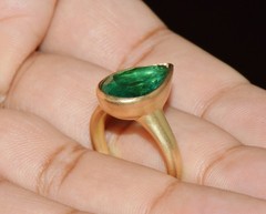 GIA CERTIFIED 5.25CT NATURAL EMERALD SOLID 18K GOLD SCULPTURAL BEZEL DESIGN RING