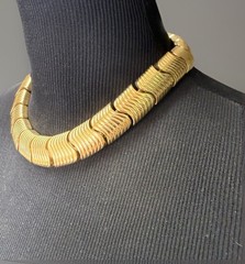 STUNNING VINTAGE ESTATE “S”WAVE LINKS GIVENCHY GOLD Collar Necklace