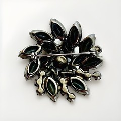 MCM Juliana D&E/ DeLizza Elster Black Crystal Pinwheel Brooch, 1-7/8″W