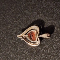 Vintage Uncas 10K White Gold Heart Pendant – Iridescent Aurora Borealis Crystal