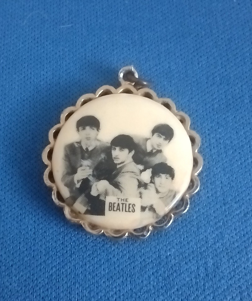 BEATLES PENDANT NECKLACE “Yeh Yeh Yeh” Vintage 1964 By Nemsent Ltd – Rare Find