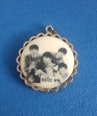 BEATLES PENDANT NECKLACE “Yeh Yeh Yeh” Vintage 1964 By Nemsent Ltd – Rare Find