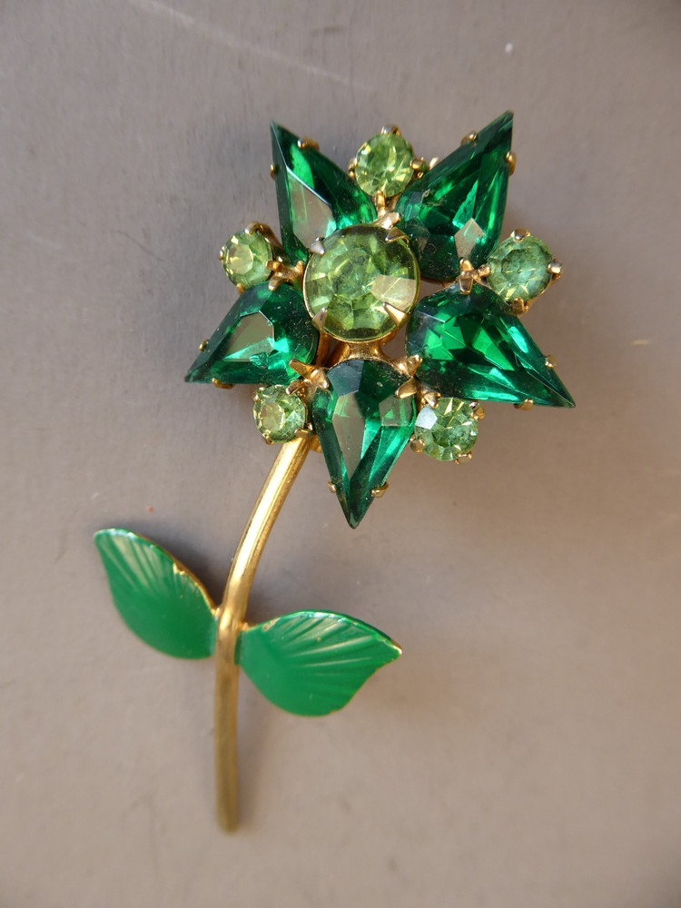 Vintage Star Flower Green Rhinestone Brooch Pin Prong Set Stones