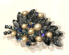 AURORA BOREALIS BLUE NAVETTE FAUX PEARL RHINESTONE 3″ LEAF FLORAL BROOCH VINTAGE
