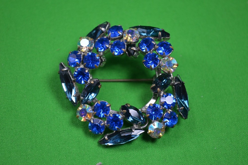 Vintage Blue Wreath Rhinestone Brooch W/ Irredescent Stones,Pin,M30