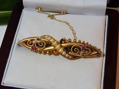Dainty Victorian 15K 625 Yellow Gold Stamped Small Pearls Rubies Filigree Brooch
