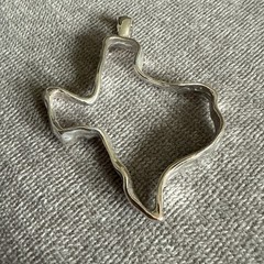 VTG State of Texas Charm Necklace Pendant Hammered Silver Tone Texas Outline