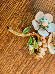 Vintage White and Green Floral Enamel Brooch Gold Plated