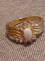 Uncas gold plated opal and rhinestone accent ring size 11.75