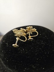 Vintage Signed MMA metropolitan museum of art screw back earrings Gold Tone