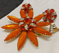 Vintage Selro Selini? Lucite & Rhinestone Gold Tone Floral Set Brooch & Earrings