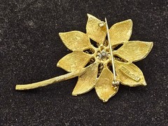 Ledo Brooch Pin Lg Yellow Sunflower Gold Tone Signed, Dated 1961 Vintage 3 1/8″