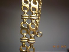 KL? KJ? KR? KP? SIGNED GOLDTONE METAL FANCY 8 AND BAR LINK CHAIN 23.5″ L 1/4″ W