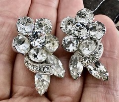 VINTAGE WEISS SIGNED CLEAR RHINESTONE EARRINGS BB5