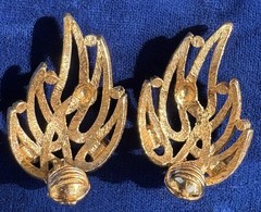 Vintage Monet Pat’d Gold Tone Clip On Earrings Signed Textured Abstract