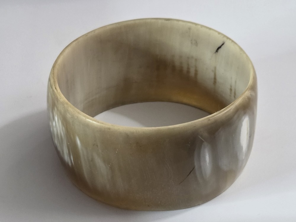 Vintage Buffalo Horn Beige 1 1/2″ Cuff Bracelet 7.5″