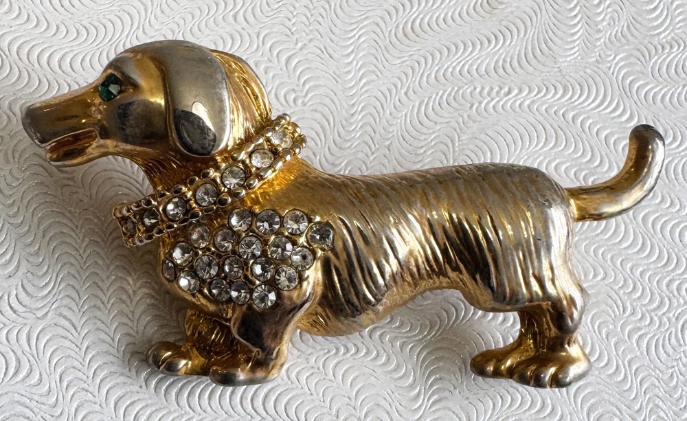 Vintage Dachshund brooch gold-tone metal rhinestone-encrusted collar 1 3/4″