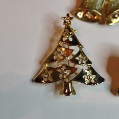 Vintage Christmas Brooches Trees / Bells / Santa / Poinsettia pins lot Of 6