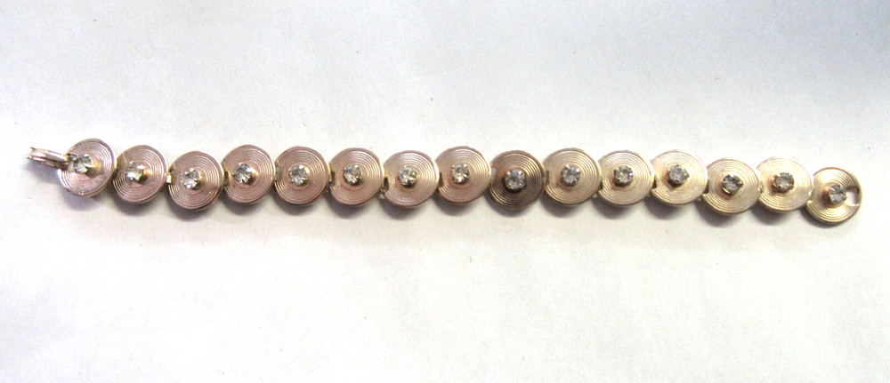 Beautiful Vintage 1950’s Gold Tone Circle w Crystals Bracelet 7 1/4″