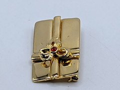 AAi Gift Box Brooch Pin Gold Tone with Bow & Red Rhinestone Vintage