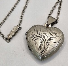 Vintage Locket Pendant Necklace Puffy Heart Silver Tone Etched Chain 15″