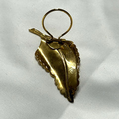 Vintage Leaf Gold Tone Textured Scarf Clip Clasp with Strong Clasp JM5