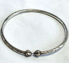 VINTAGE STERLING SILVER BANGLE WEST INDIES ISLAND POD CUFF BRACELET 16g